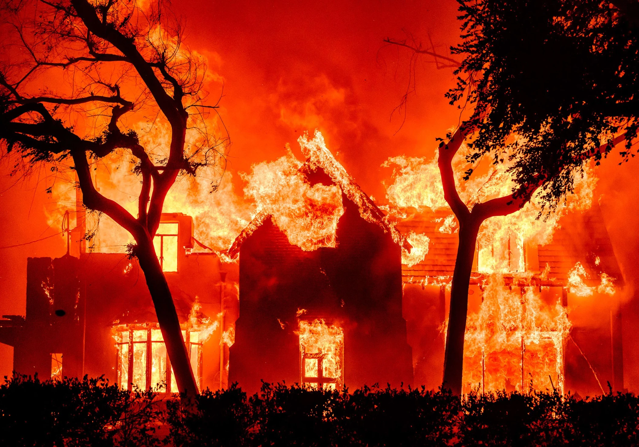Los Angeles Wildfire Forces 30,000 Evacuations; Elon Musk Slams ‘Nonsense’ Regulations Los Angeles Wildfire Forces 30,000 Evacuations; Elon Musk Slams ‘Nonsense’ Regulations